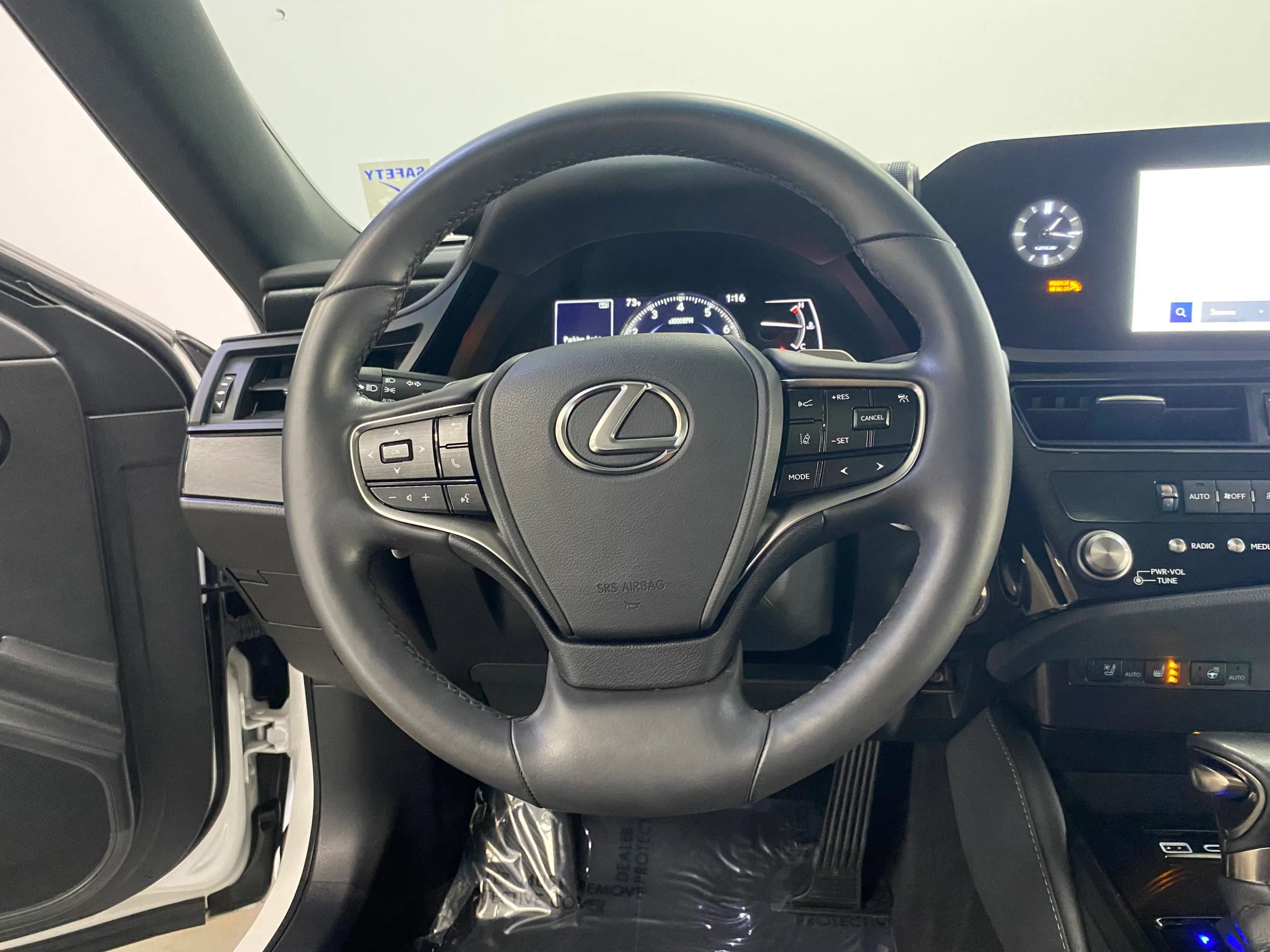 Used 2024 Lexus ES 350 w/ Premium Package image 15