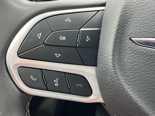 Used 2024 Chrysler Pacifica Touring-L FWD image 31