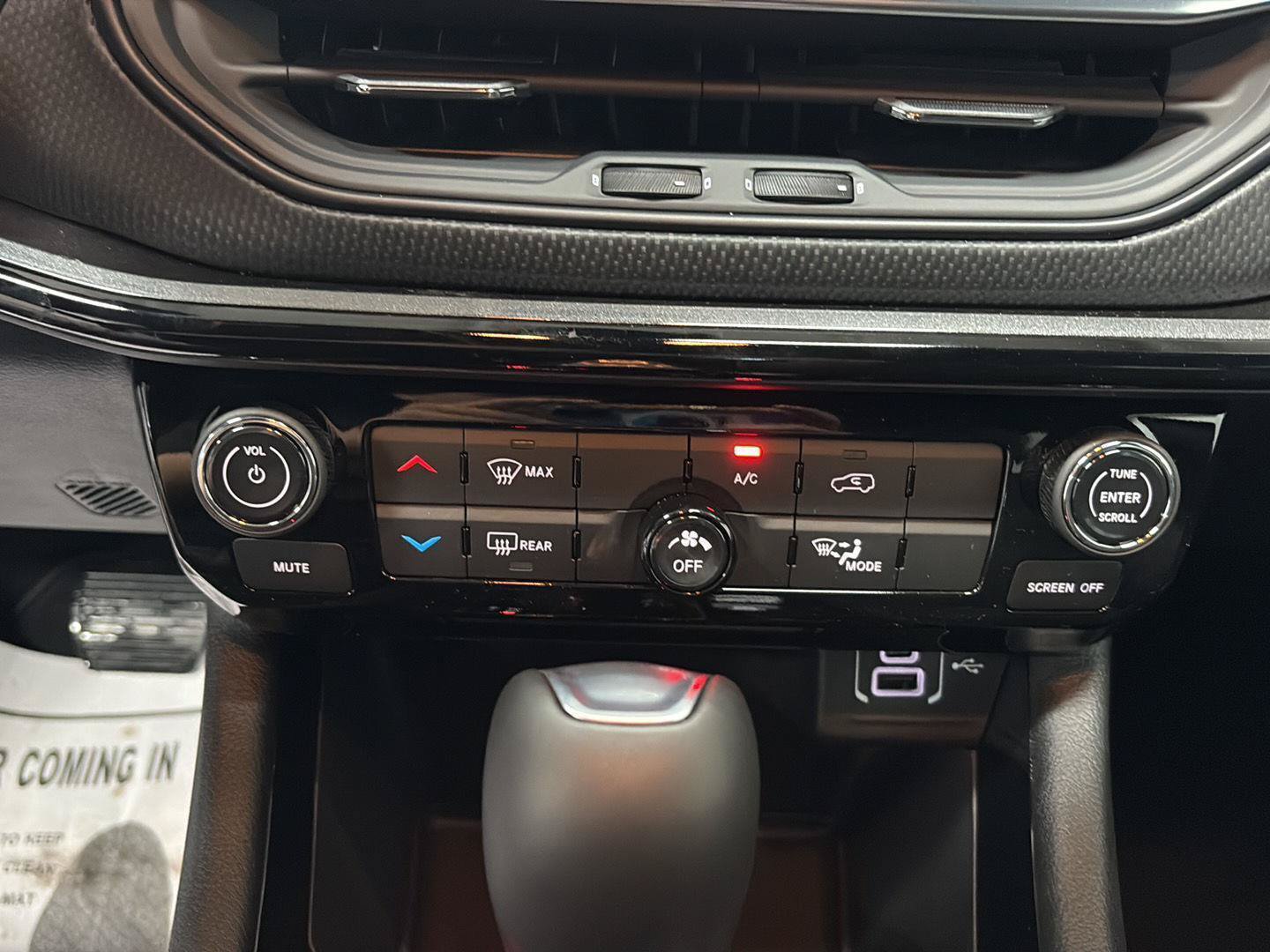 New 2026 Jeep Compass Latitude AWD/4WD image 15