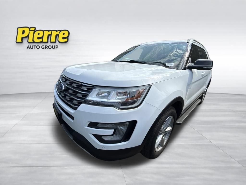 Used 2017 Ford Explorer XLT w/ Equipment Group 202A AWD/4WD image 1