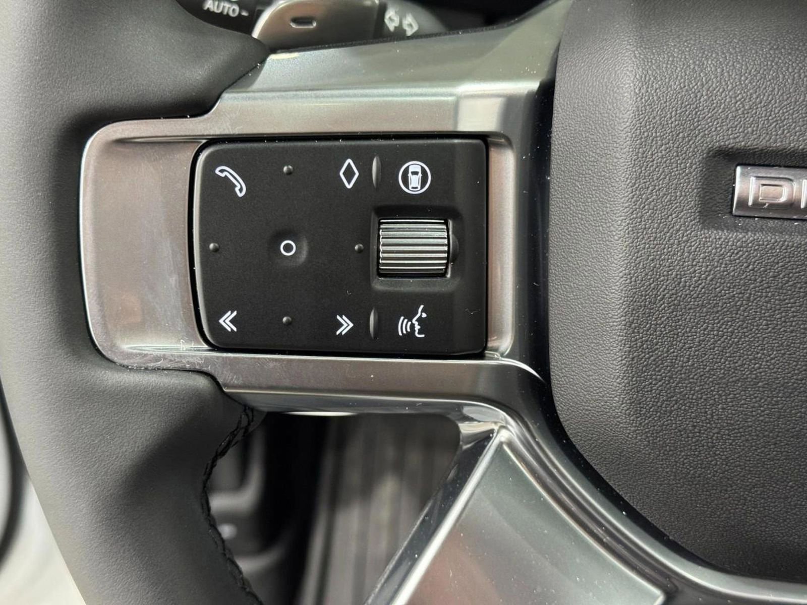 New 2026 Land Rover Discovery Dynamic SE image 31