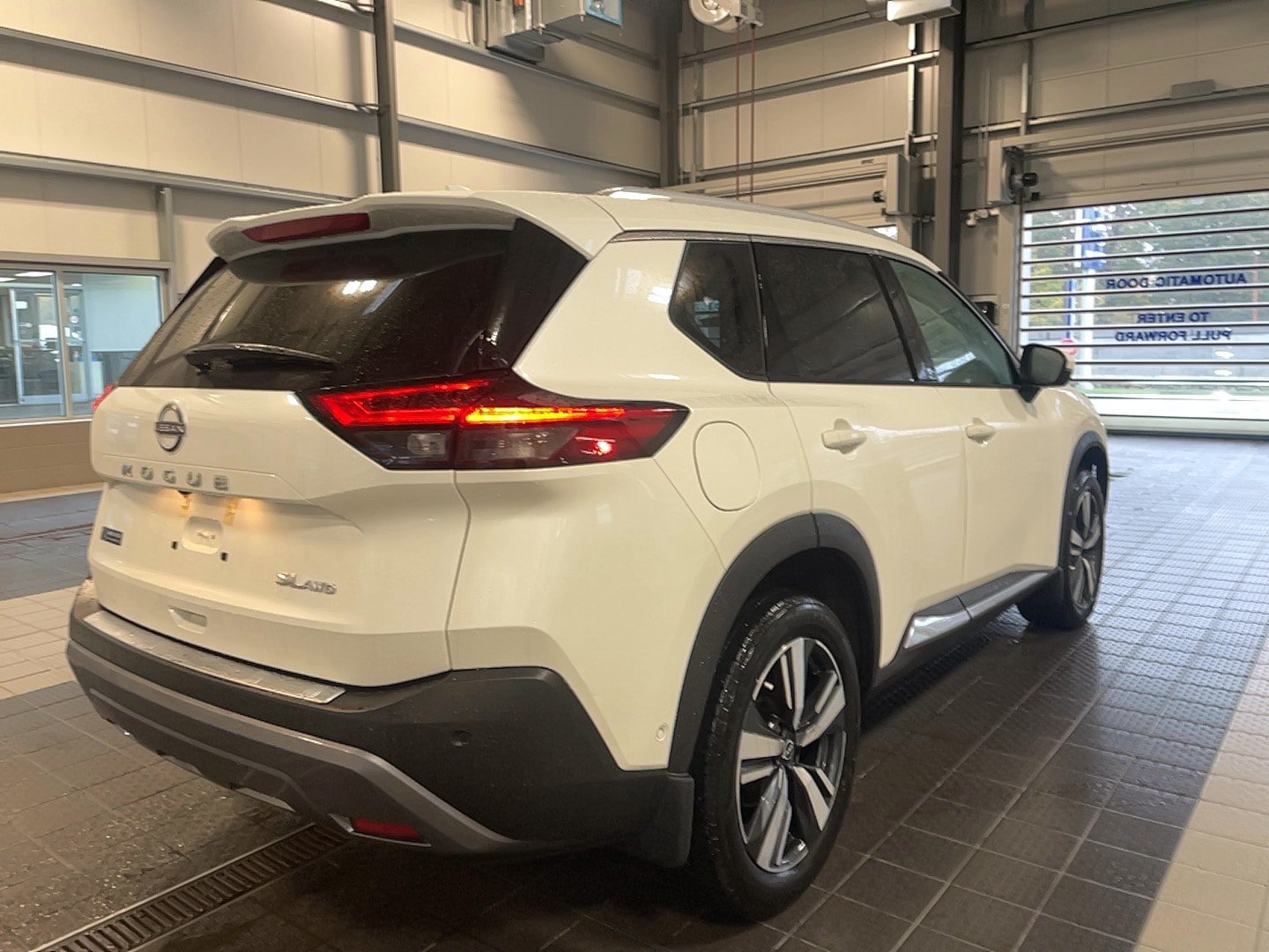 Used 2023 Nissan Rogue SL w/ SL Premium Package AWD/4WD image 20