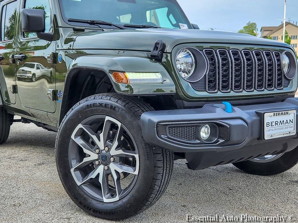 Used 2024 Jeep Wrangler Unlimited w/ Convenience Group AWD/4WD image 2