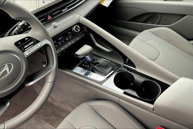 Used 2025 Hyundai Elantra SEL w/ Cargo Package image 8