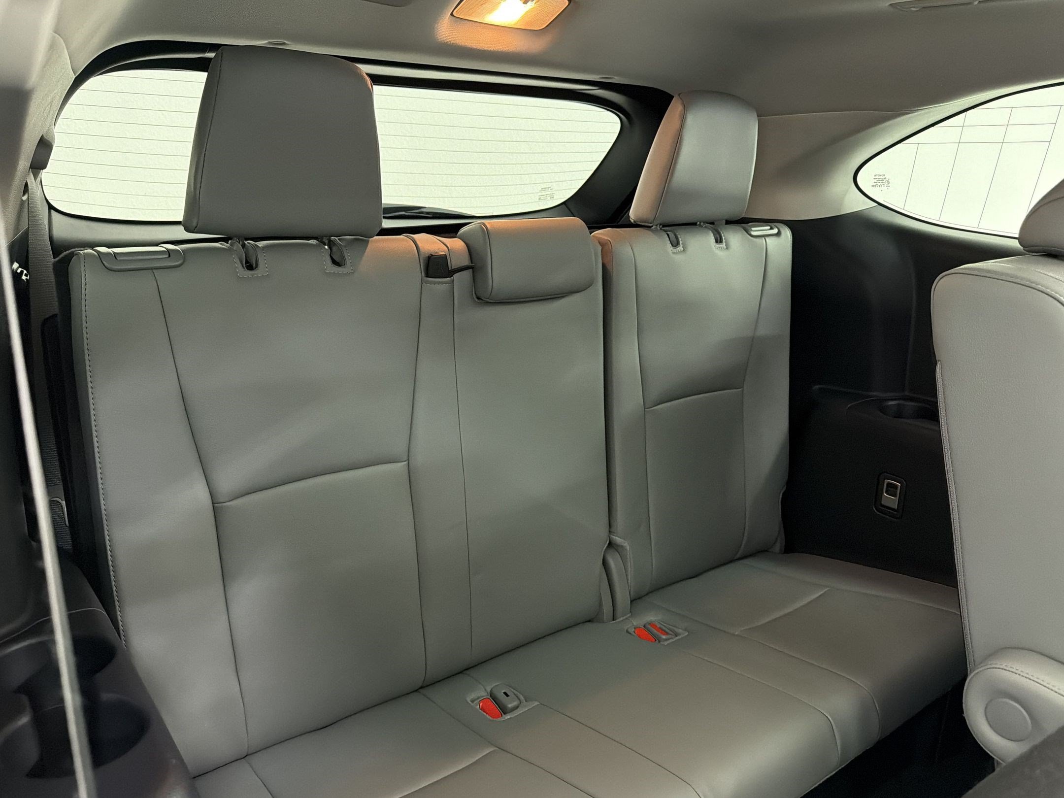 Used 2024 Toyota Highlander Platinum FWD image 35