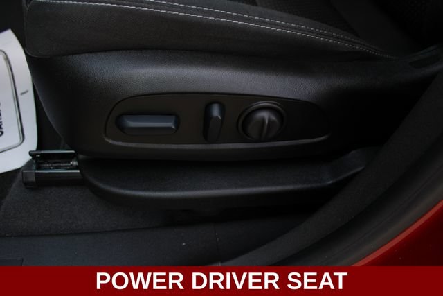 Used 2024 GMC Terrain SLE w/ Driver Convenience Package FWD image 3
