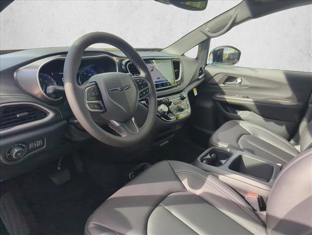 New 2026 Chrysler Pacifica Select video 3