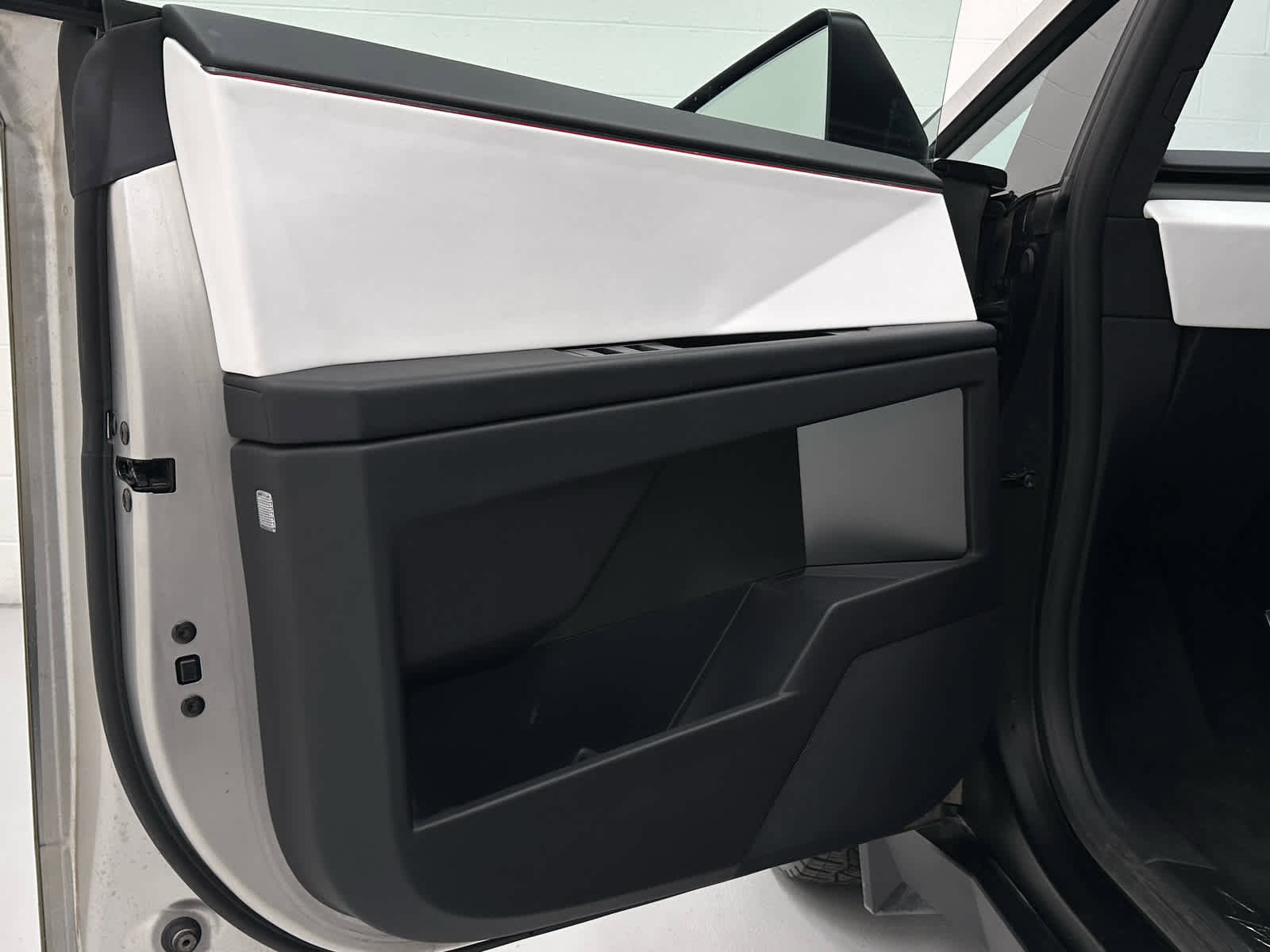 Used 2024 Tesla Cybertruck AWD Crew Cab image 23