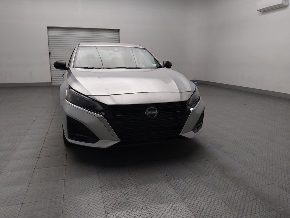 Used 2024 Nissan Altima 2.5 SV image 14