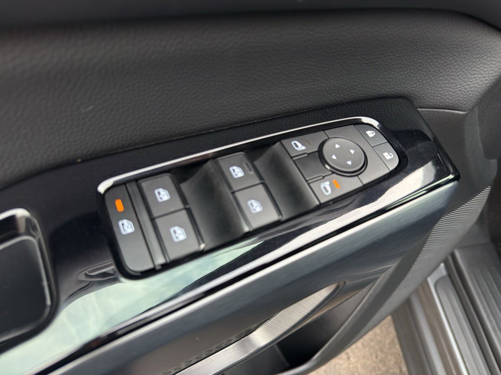 Certified 2024 Nissan Pathfinder SL w/ Black Appearance Package image 12