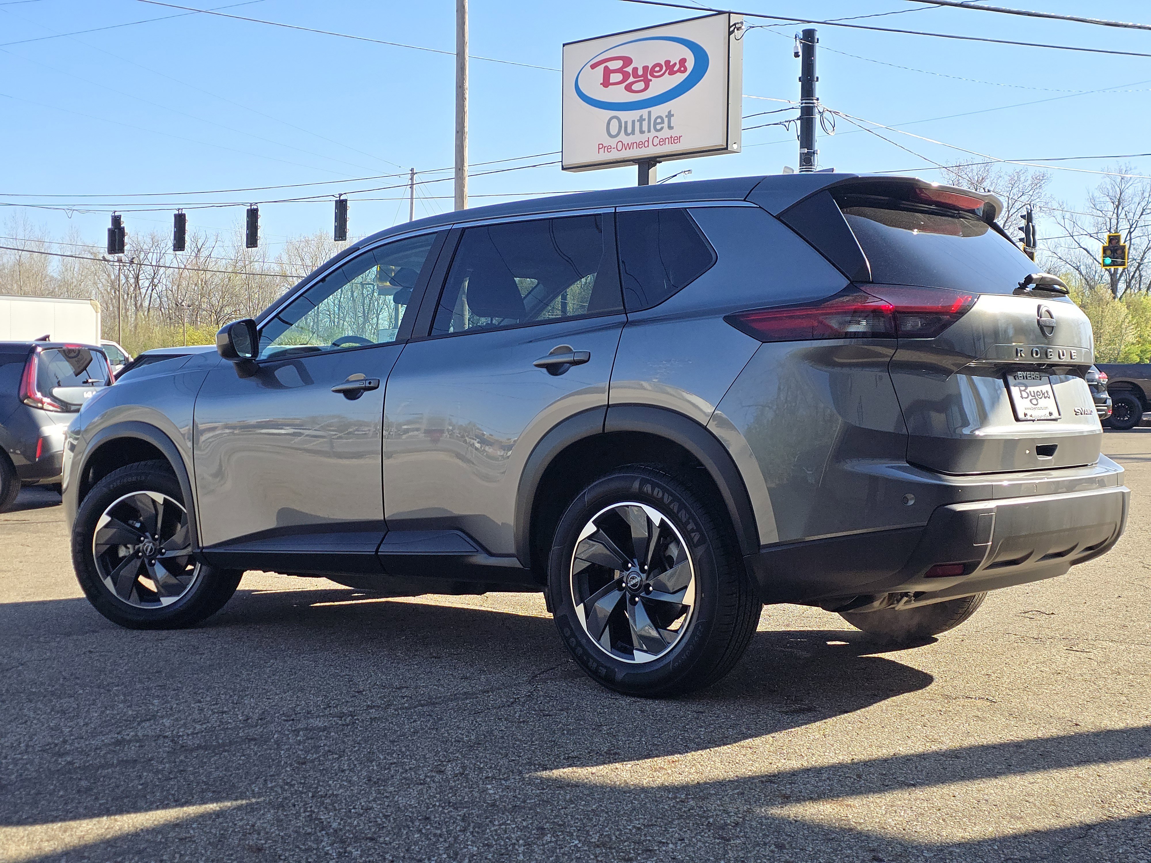 Used 2024 Nissan Rogue SV image 5