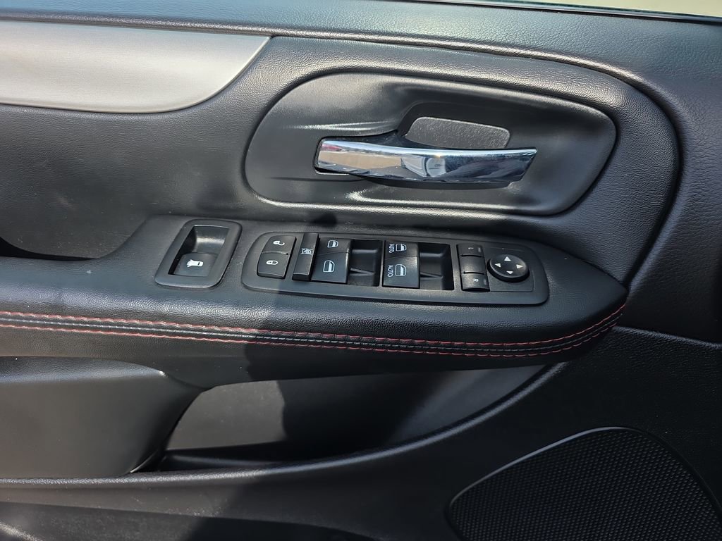 Used 2017 Dodge Grand Caravan GT image 29