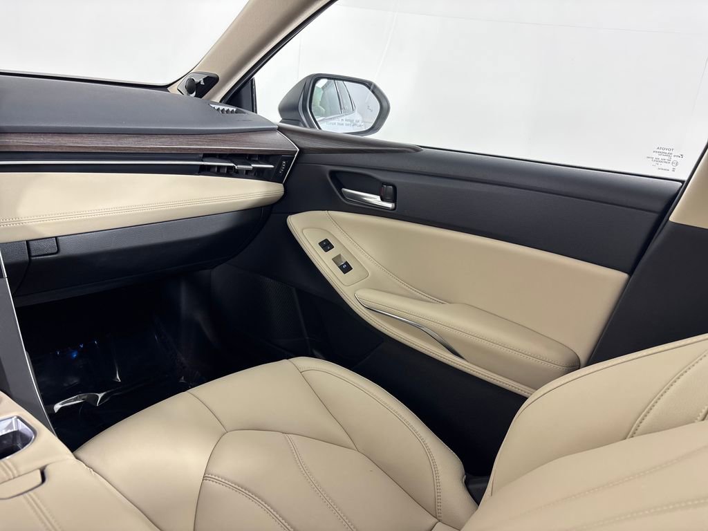 Certified 2021 Toyota Avalon XLE w/ Moonroof Package image 28