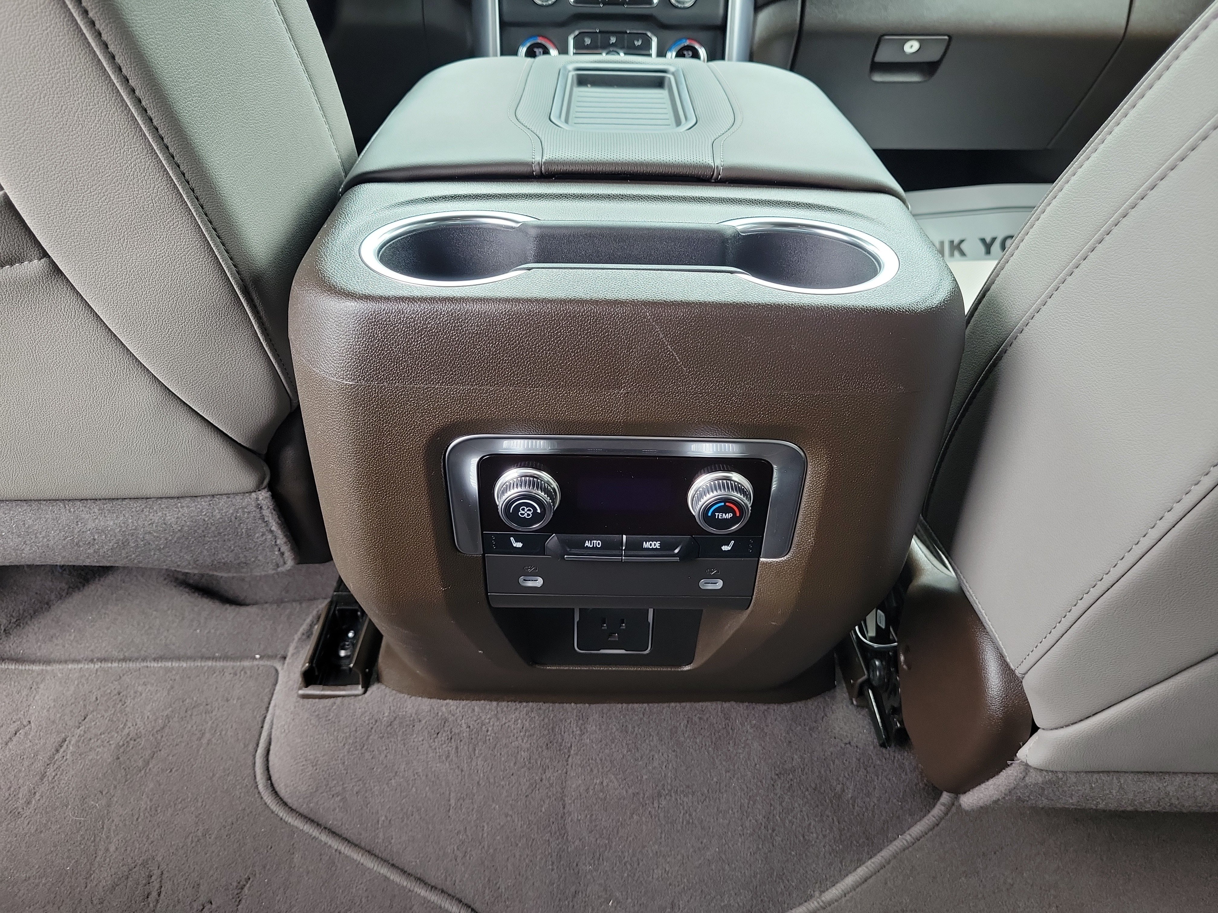 Used 2024 GMC Yukon XL SLT w/ SLT Luxury Package AWD/4WD image 13