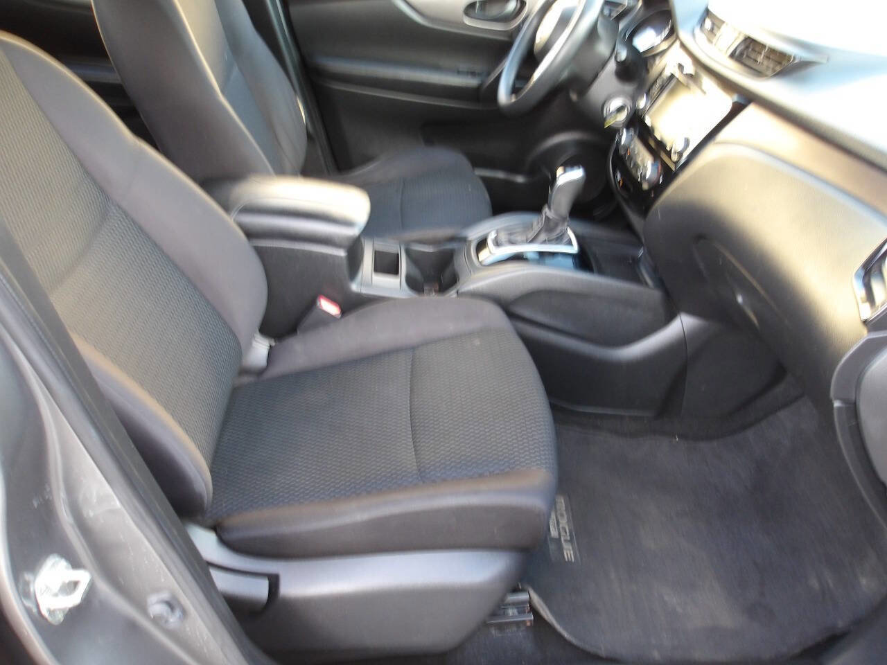 Used 2019 Nissan Rogue Sport S image 7