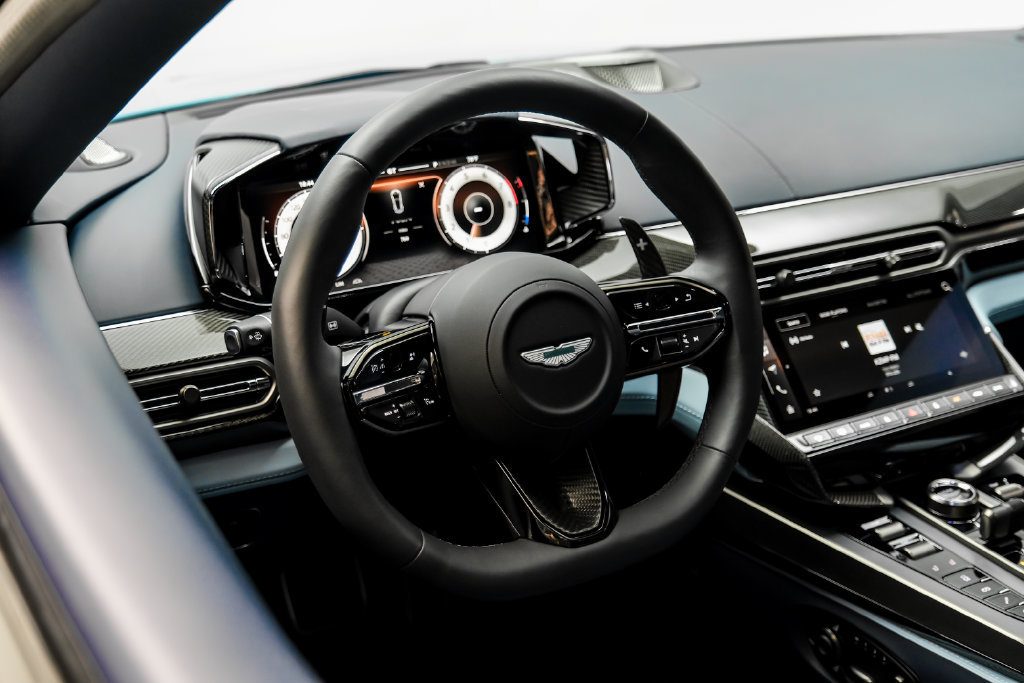 Used 2025 Aston Martin Vanquish RWD image 17