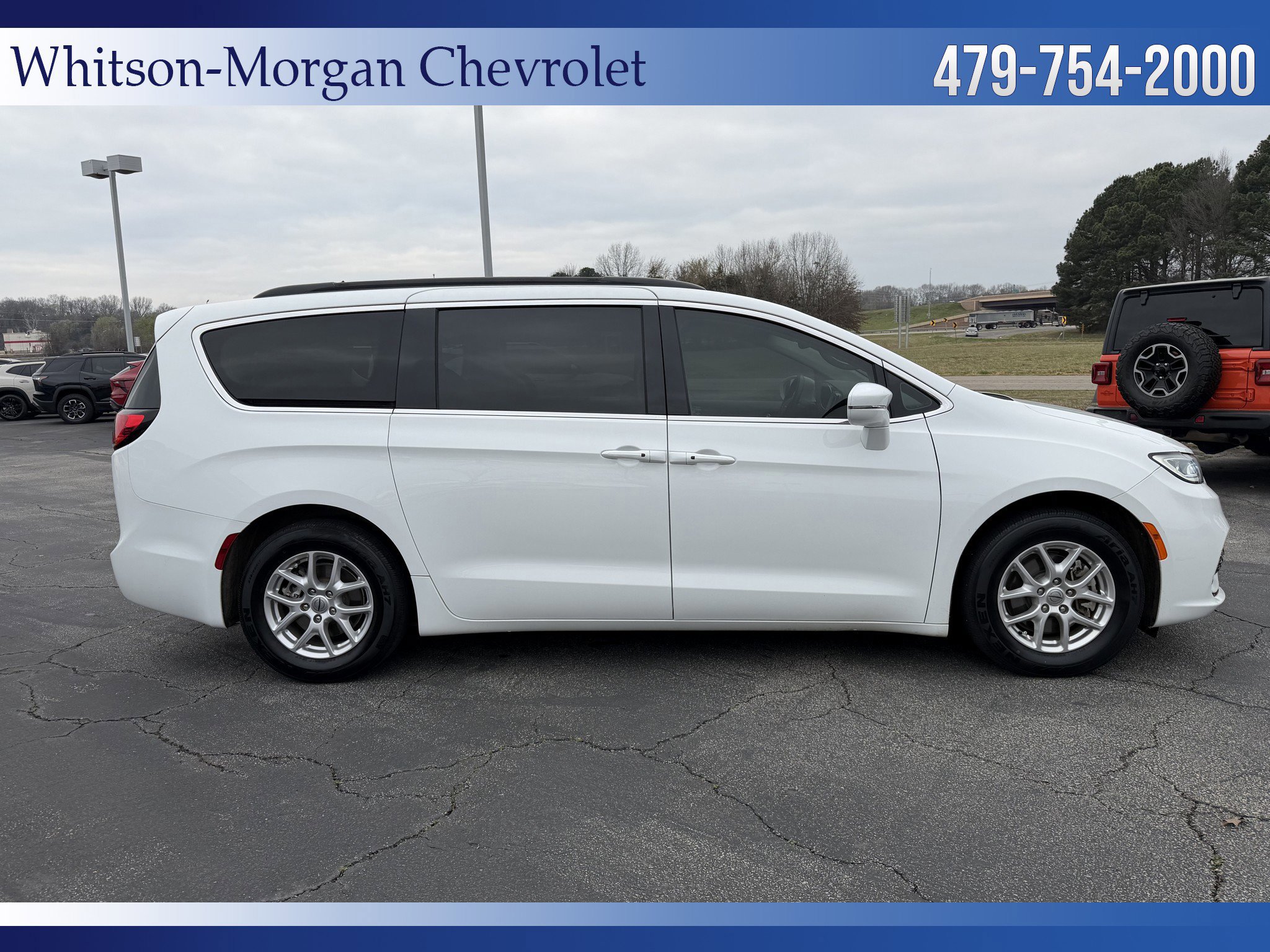 Used 2022 Chrysler Pacifica Touring-L FWD image 4