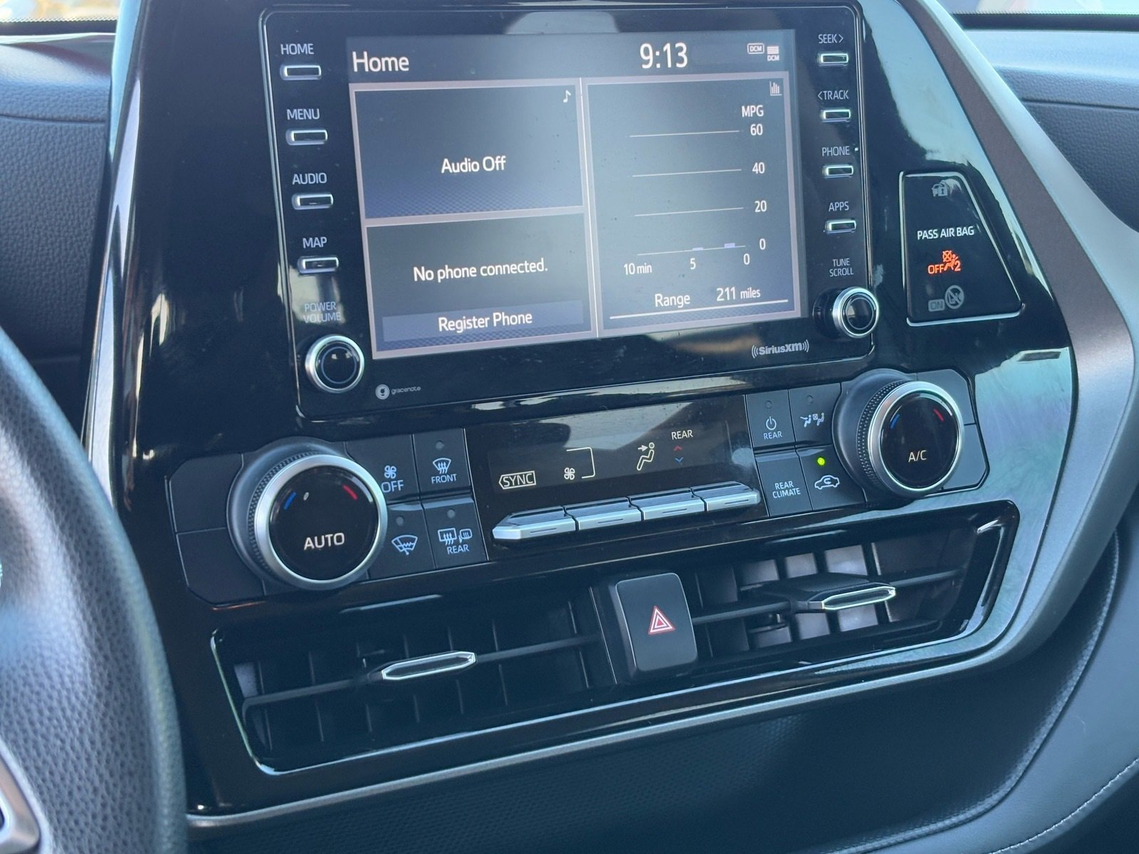 Certified 2021 Toyota Highlander L image 24