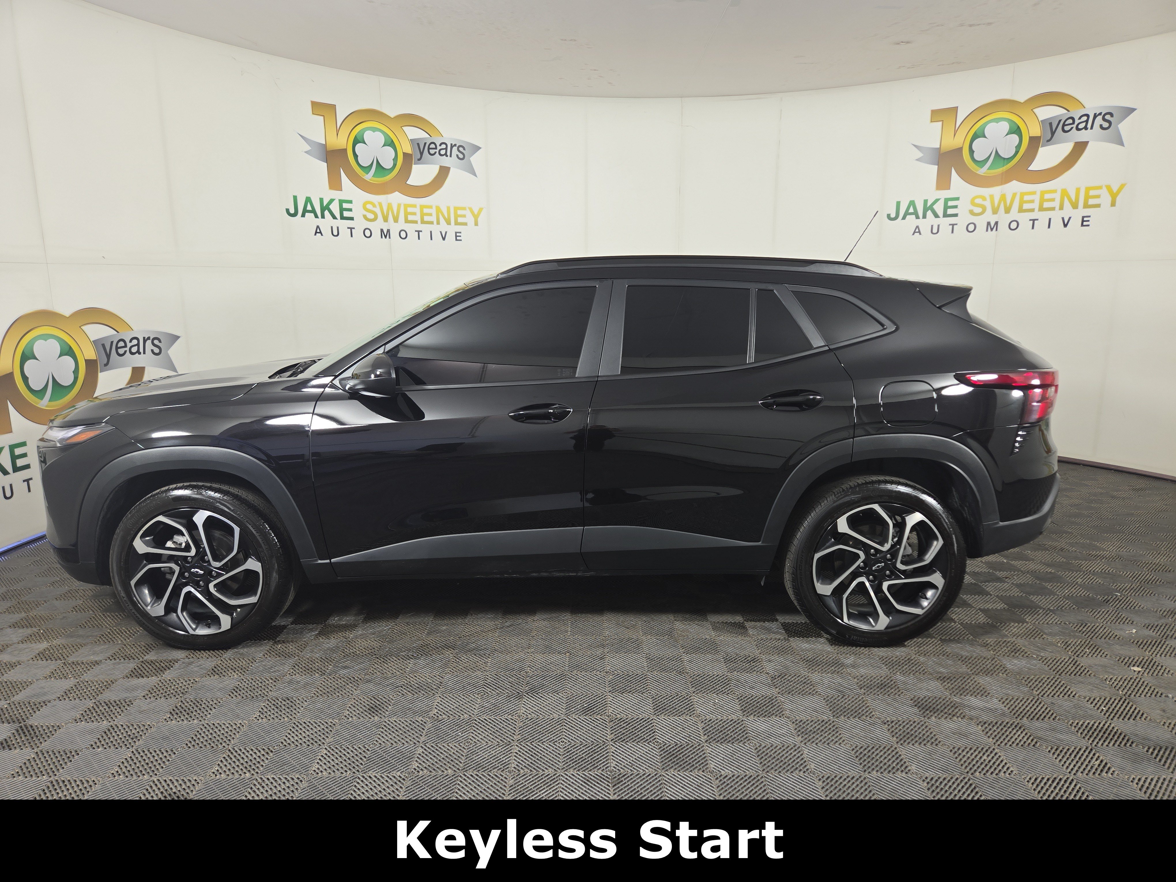 Used 2025 Chevrolet Trax RS w/ Sunroof Package FWD image 6