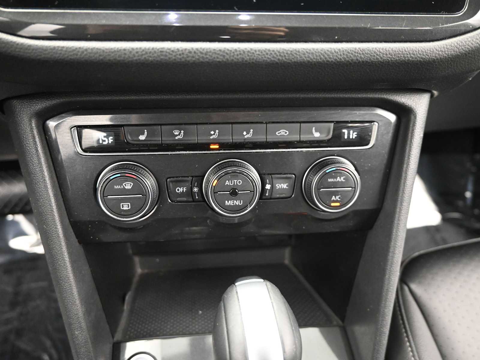 Used 2018 Volkswagen Tiguan SE AWD/4WD image 19
