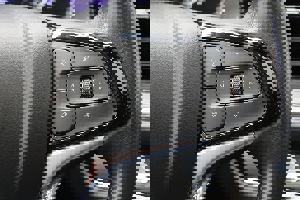 Used 2023 Buick Enclave Essence w/ Experience Buick Package image 21