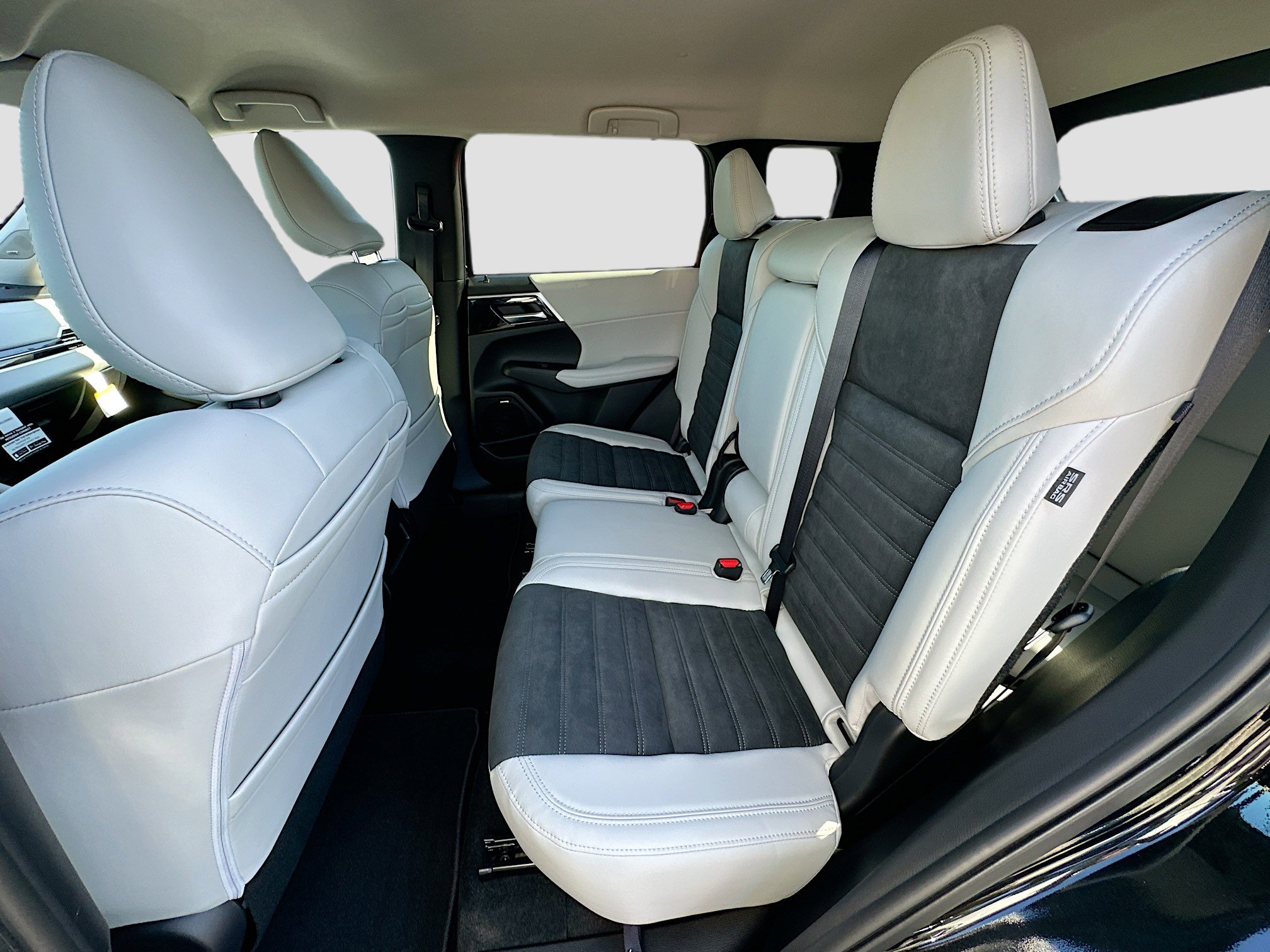 New 2025 Mitsubishi Outlander SE image 17