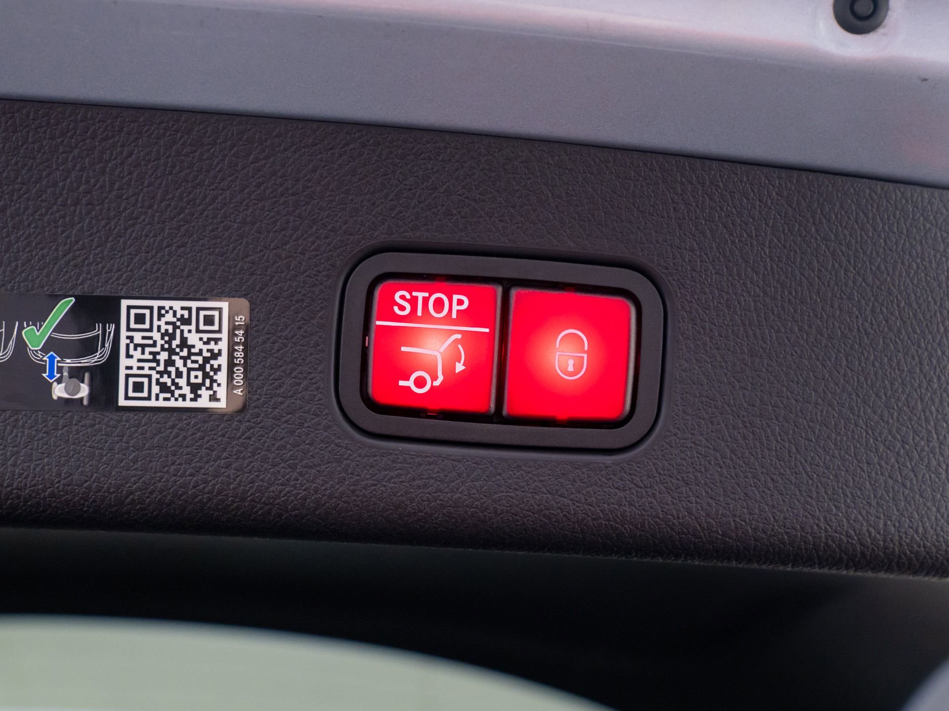 Certified 2025 Mercedes-Benz GLC 350e 4MATIC image 32