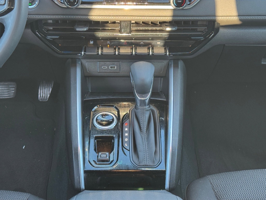 Used 2024 Chevrolet Colorado LT image 13