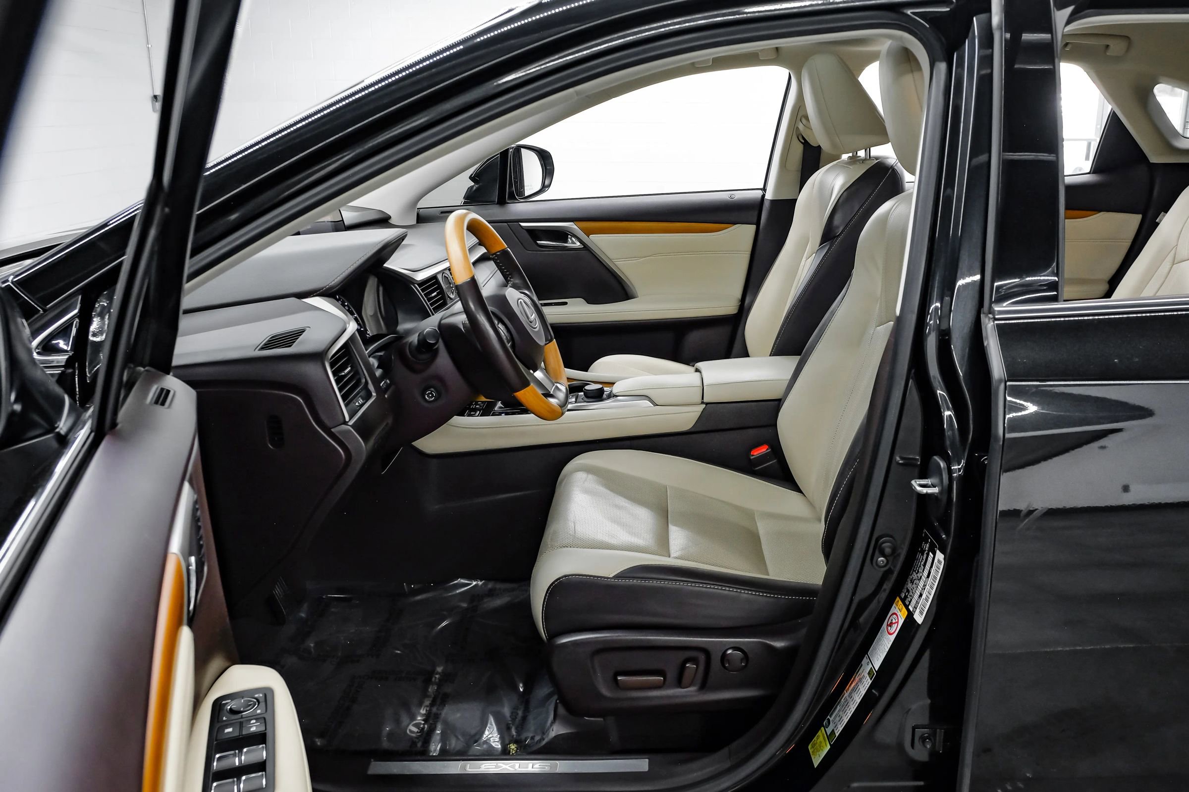 Used 2019 Lexus RX 350 FWD w/ Premium Package image 4