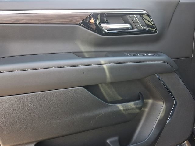 Used 2025 Chevrolet Tahoe Z71 image 18