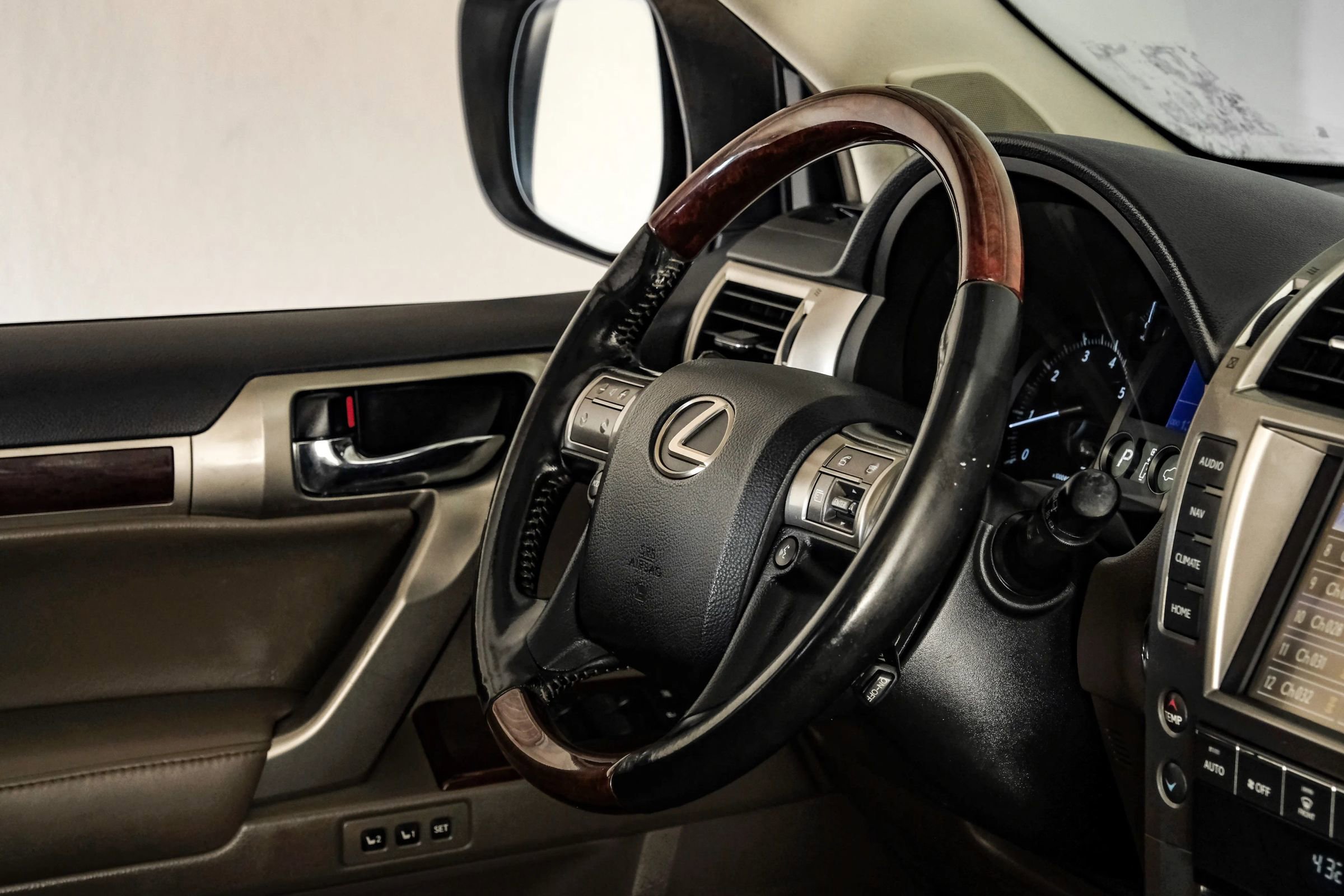 Used 2017 Lexus GX 460 image 13