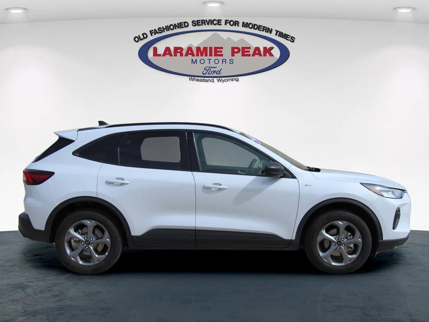 Used 2025 Ford Escape ST-Line image 2