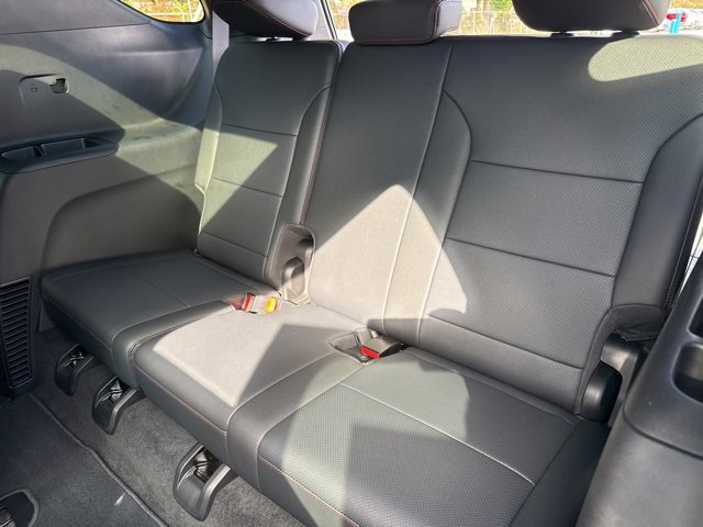 Used 2024 Chevrolet Traverse RS image 27