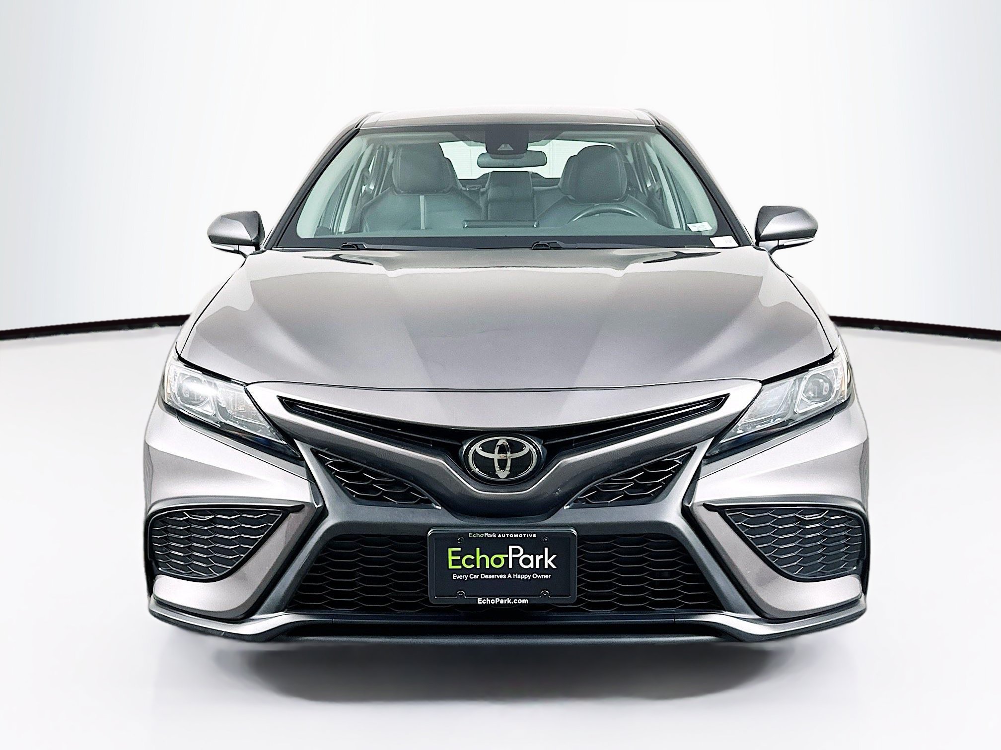 Used 2024 Toyota Camry SE FWD image 2