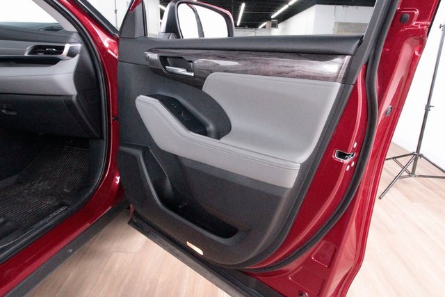 Used 2020 Toyota Highlander Limited Platinum image 22