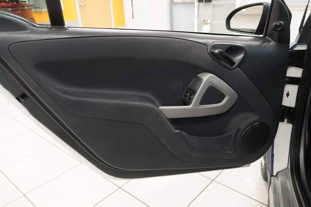 Used 2015 smart fortwo pure RWD image 15