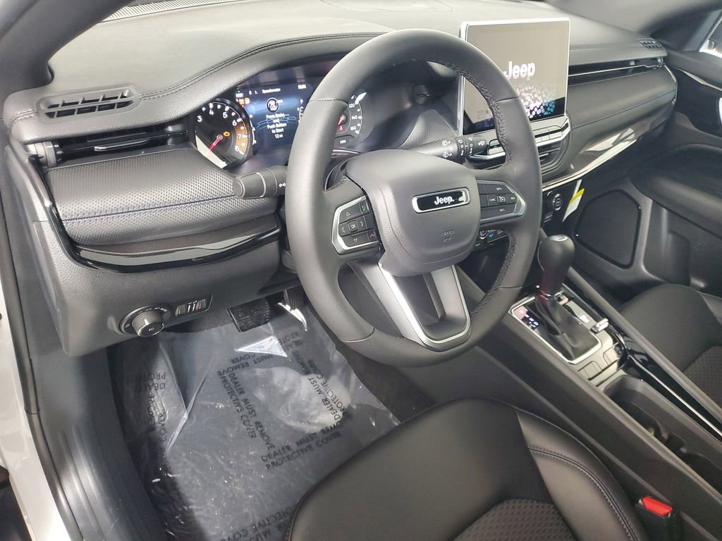 New 2026 Jeep Compass Latitude image 10