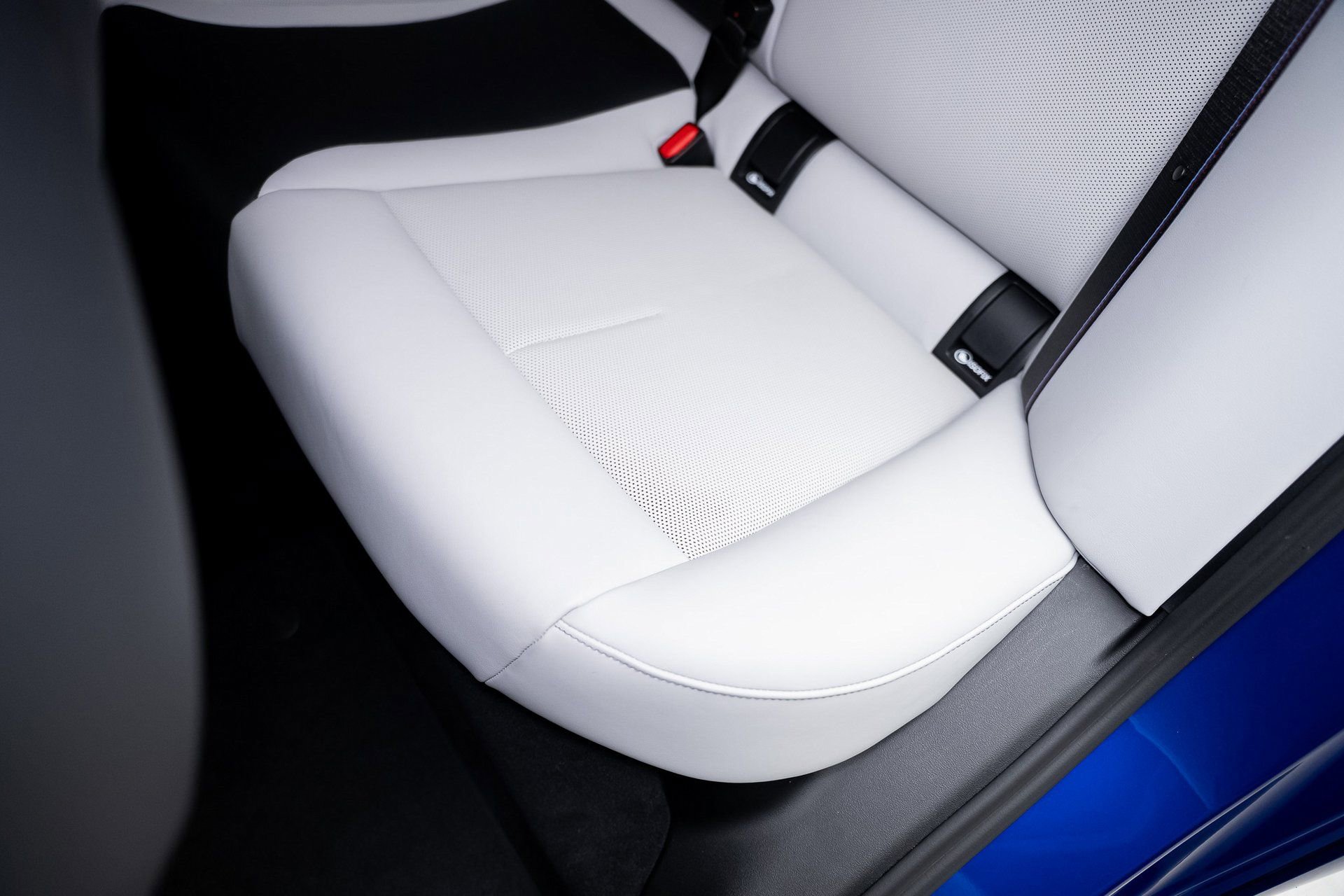 Used 2025 BMW M5 w/ Carbon Package image 71