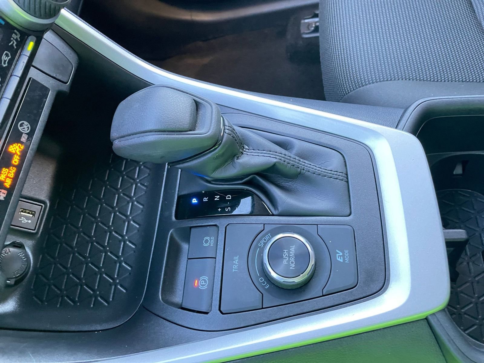 Used 2025 Toyota RAV4 LE image 40