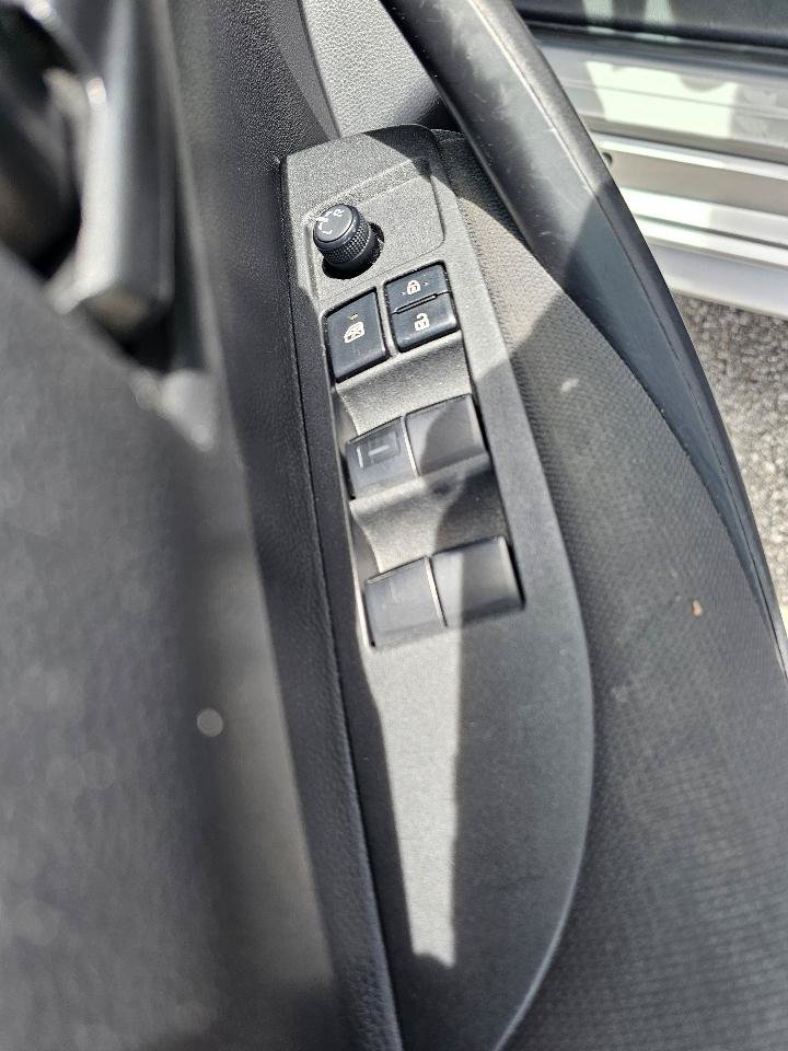Used 2022 Toyota Corolla LE FWD image 11