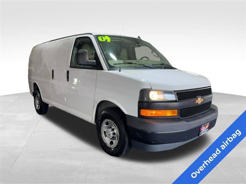 Used 2019 Chevrolet Express 2500 w/ Driver Convenience Package RWD image 3