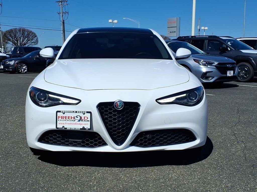 Used 2018 Alfa Romeo Giulia Ti w/ TI Performance Package image 2