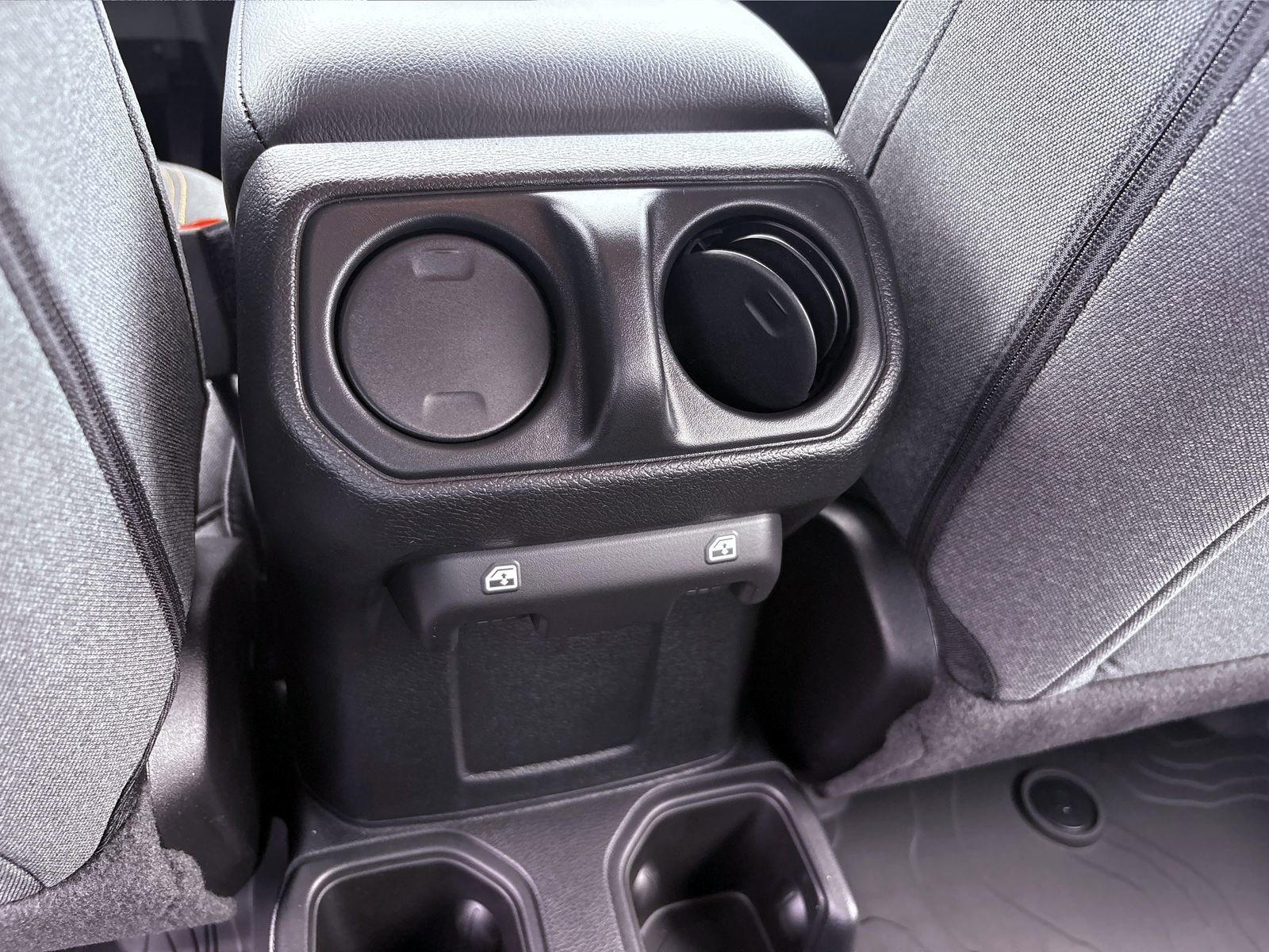 Used 2025 Jeep Wrangler Sport image 14