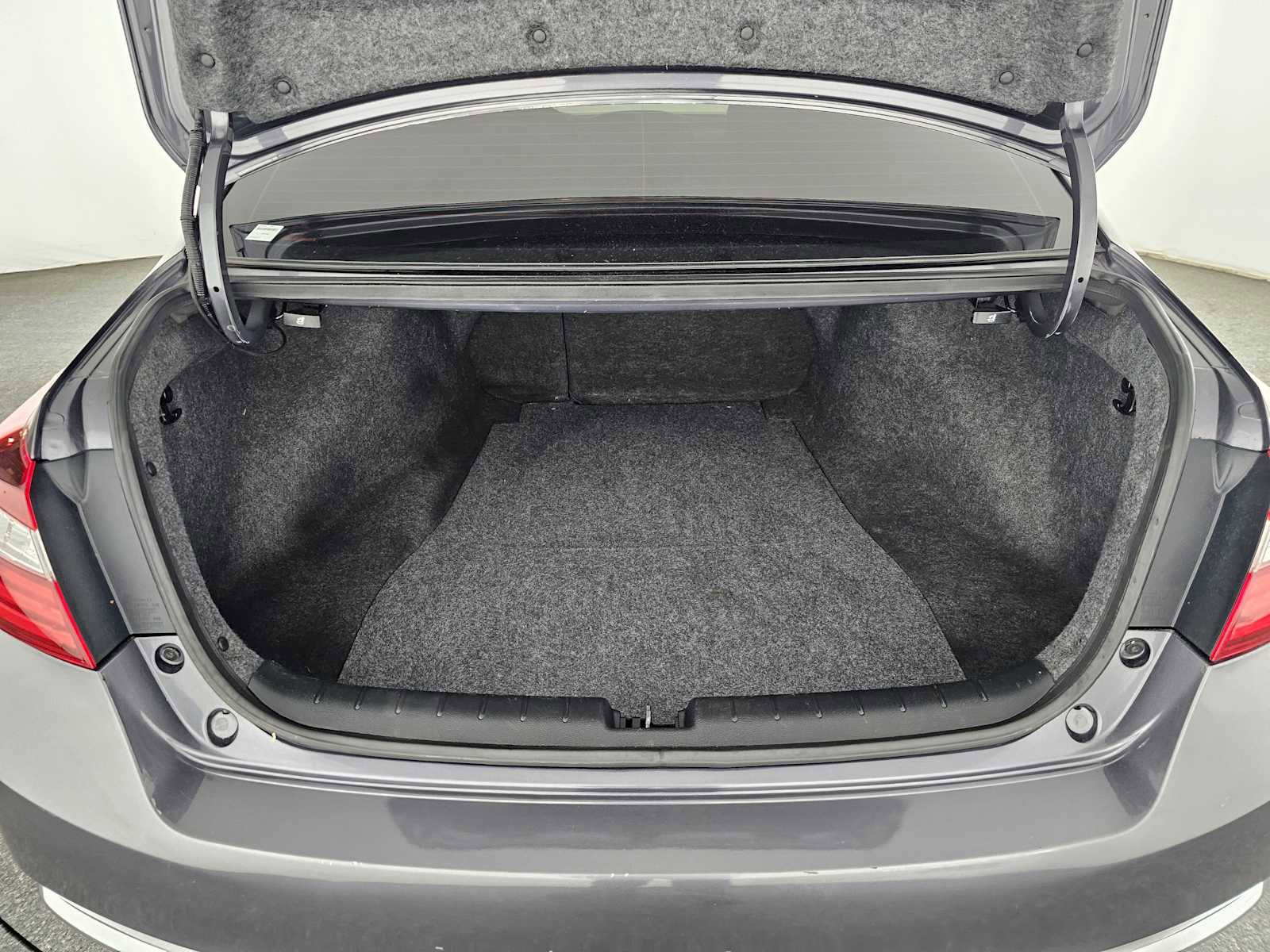 Used 2017 Honda Accord Sport image 14