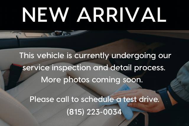 Used 2017 Ford Focus SEL w/ Cold Weather Package FWD image 2