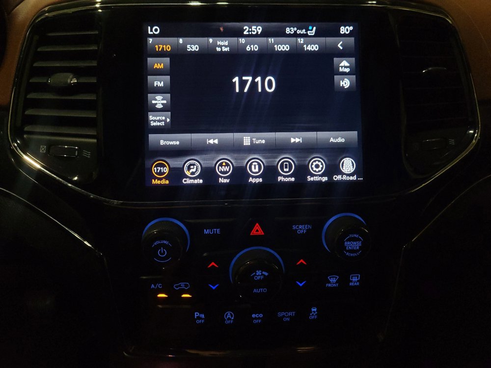 Used 2021 Jeep Grand Cherokee Overland AWD/4WD image 25