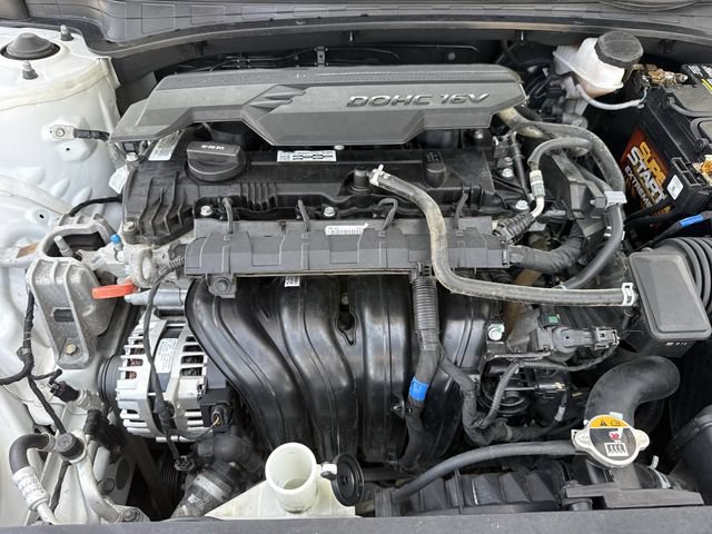 Used 2021 Hyundai Elantra SE FWD image 29