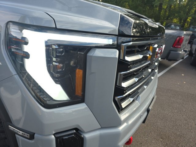 Used 2025 GMC Sierra 2500 AT4 w/ AT4 Premium Plus Package AWD/4WD image 8
