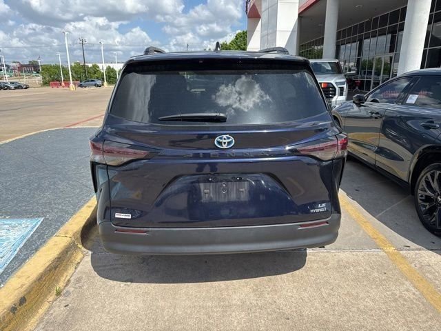 Used 2024 Toyota Sienna LE image 7