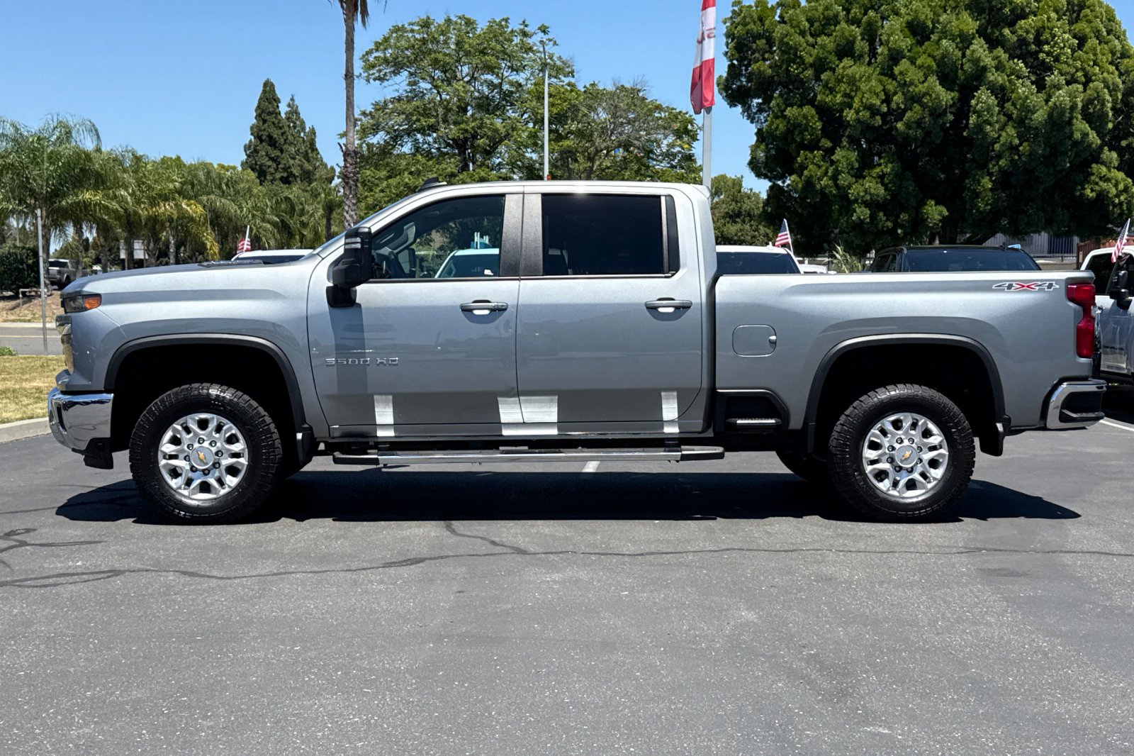 Used 2025 Chevrolet Silverado 3500 LT AWD/4WD image 8